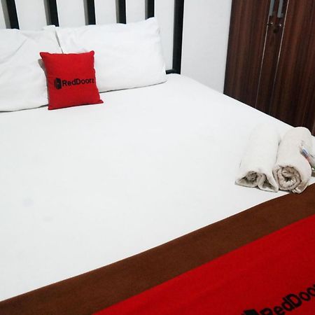 Reddoorz At Jalan Somba Opu Losari Makassar Exterior foto