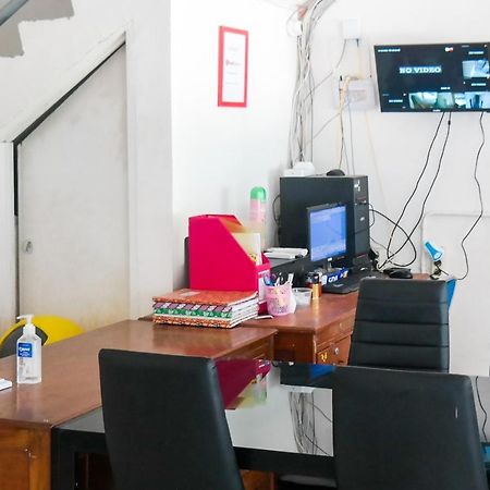 Reddoorz At Jalan Somba Opu Losari Makassar Exterior foto