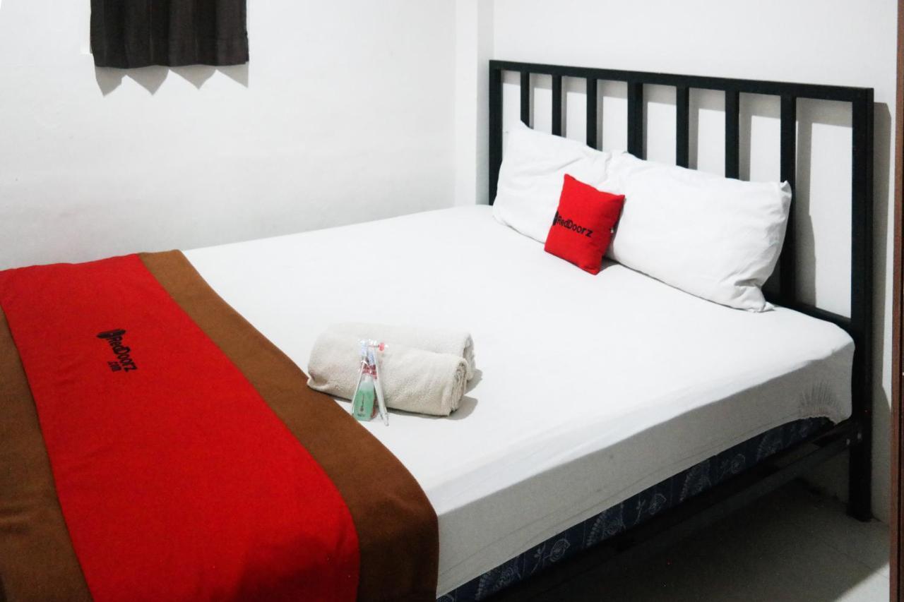 Reddoorz At Jalan Somba Opu Losari Makassar Exterior foto