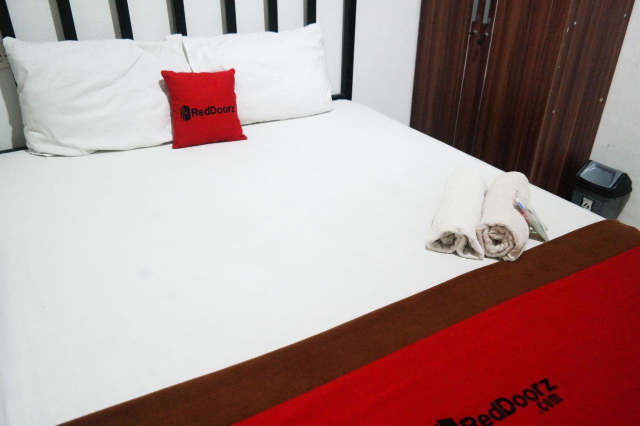 Reddoorz At Jalan Somba Opu Losari Makassar Exterior foto