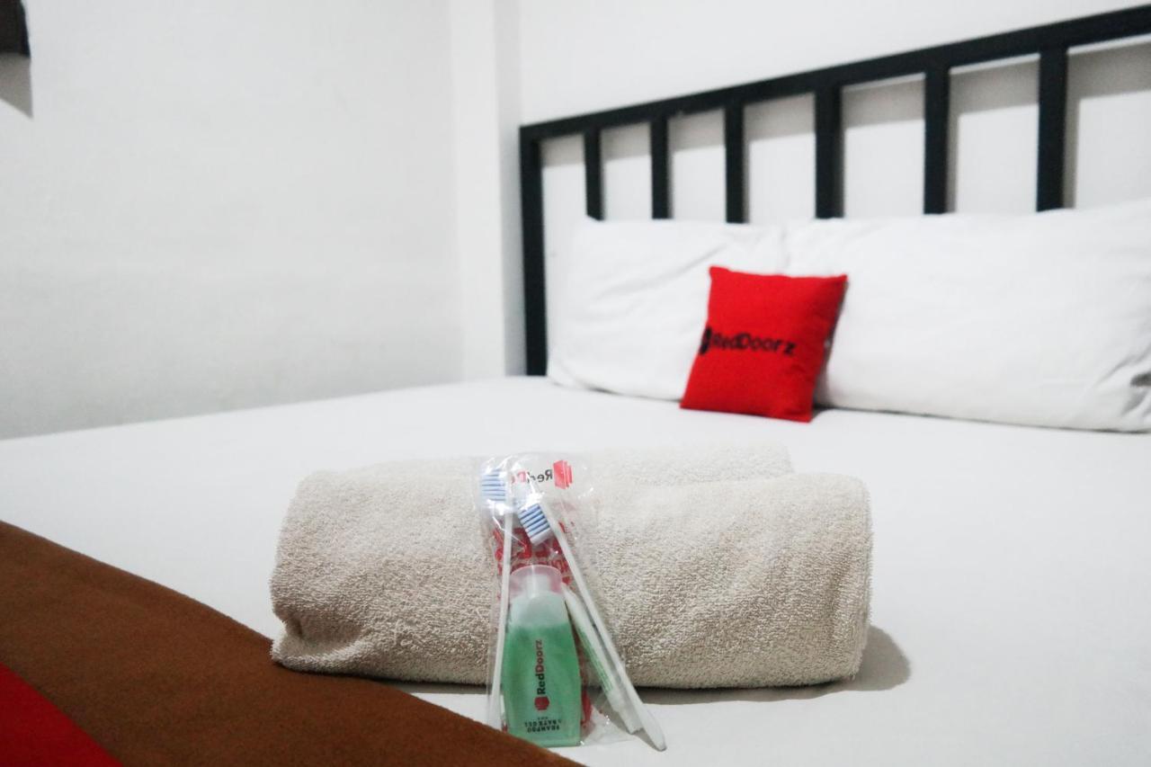 Reddoorz At Jalan Somba Opu Losari Makassar Exterior foto