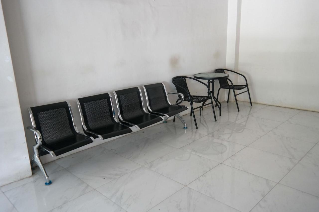 Reddoorz At Jalan Somba Opu Losari Makassar Exterior foto