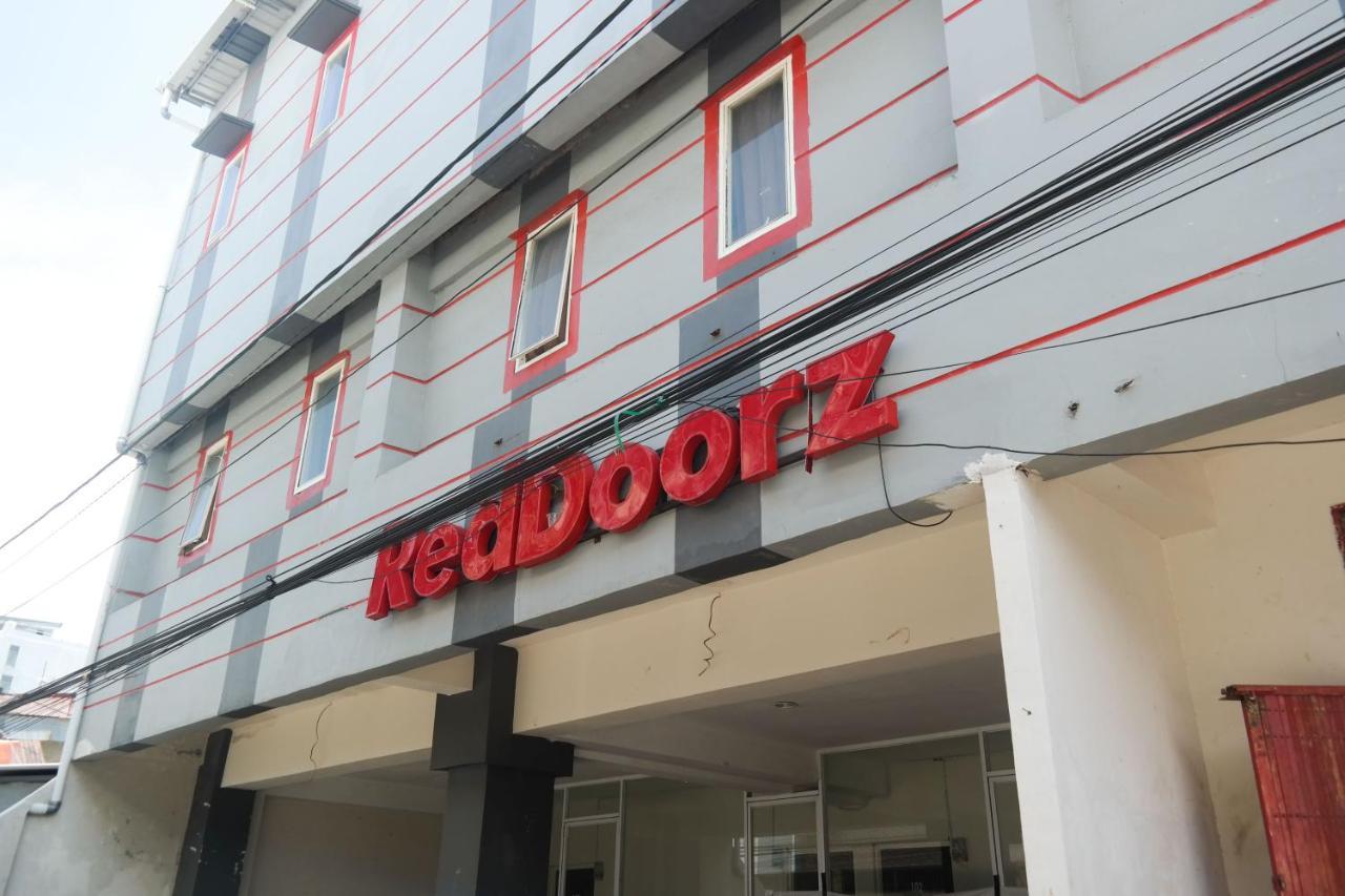 Reddoorz At Jalan Somba Opu Losari Makassar Exterior foto