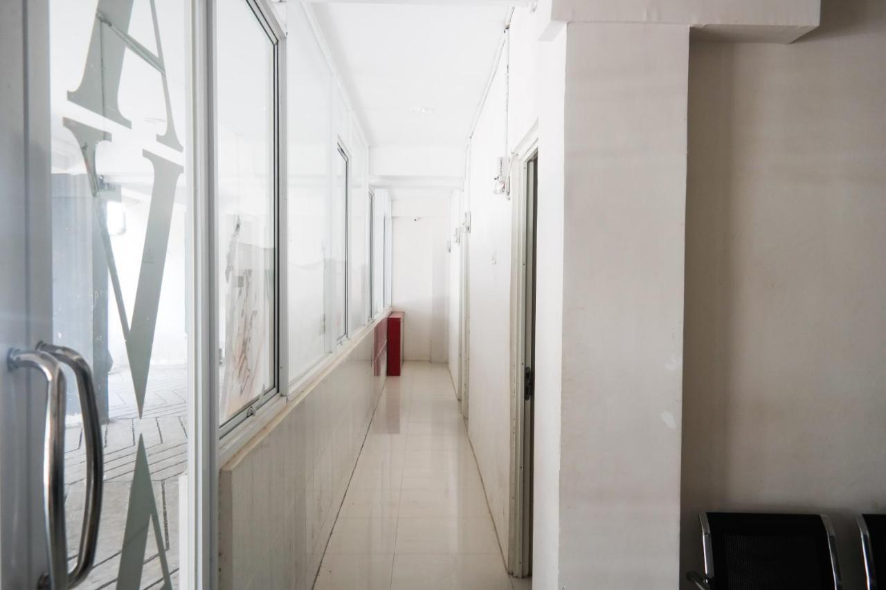 Reddoorz At Jalan Somba Opu Losari Makassar Exterior foto
